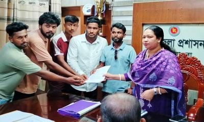 শ্রীপুরে স্কুলছাত্রীকে শ্লীলতাহানির প্রতিবাদে বিক্ষোভ—লম্পট শিক্ষককে গ্রেফতারের দাবিতে স্মারকলিপি প্রদান