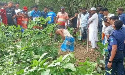মানিকগঞ্জে আলোচিত ফোর মার্ডারের ঘটনায় ১ যুগ পর লাশ উত্তোলন