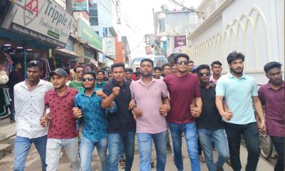 ত্যাগীদের কলেজ ছাত্রদলের কমিটিতে না রাখার অভিযোগে কেন্দ্রীয় ছাত্রদল নেতাদের বিরুদ্ধে বিক্ষোভ