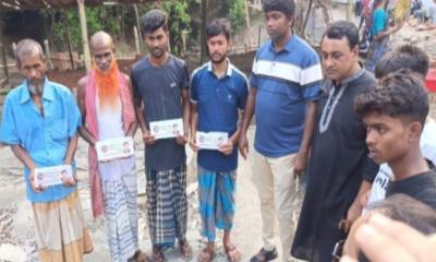 বিএনপি নেতা সেলিমুজ্জামানের অগ্নিকাণ্ডে ক্ষতিগ্রস্ত পরিবারের মাঝে আর্থিক অনুদান প্রদান