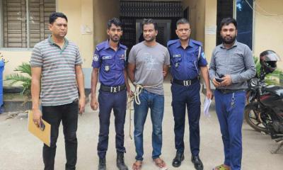 সোনারগাঁয়ে অস্ত্রসহ যুবক আটক