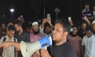 আ.লীগকে নিষিদ্ধ না করা পর্যন্ত যমুনার সামনে থেকে উঠব না: হাসনাত আবদুল্লাহ