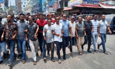 বিএনপির ব্যানার অপসারণে যুবদলের বিক্ষোভ, ছাত্র আন্দোলনের দুঃখ প্রকাশ