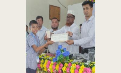 ঘোড়াঘাটে কিন্ডার গার্টেন বৃত্তিপ্রাপ্ত শিক্ষার্থীদের সংবর্ধনা