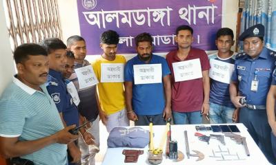 চুয়াডাঙ্গার আলমডাঙ্গায় পুলিশের অভিযান, আগ্নেয়াস্ত্রসহ ৬ ডাকাত গ্রেপ্তার