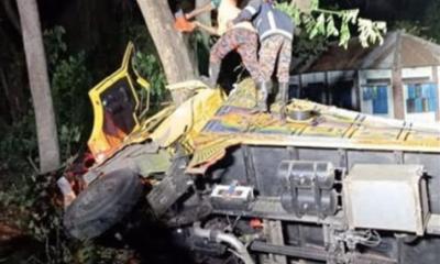 ফরিদপুরে তরমুজের ট্রাক উল্টে চালক ও হেলপার নিহত