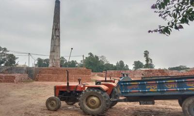 মান্দায় ইটভাটার বিষাক্ত ধোঁয়ায় ফসল নষ্ট; ক্ষতিপূরণের দাবিতে মানববন্ধন ও প্রতিবাদ সভা