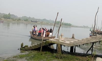 রাঙ্গাবালীর দারছিড়া নদীতে সেতুর অভাবে দুর্ভোগে লক্ষাধিক মানুষ