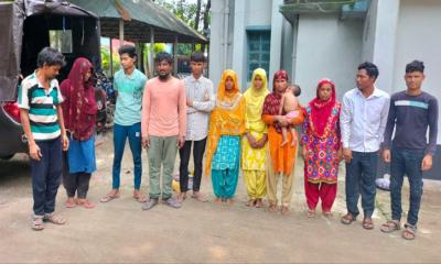 ভূরুঙ্গামারী সীমান্তে বিএসএফের পুশইনকৃত ১২ বাংলাদেশি আটক
