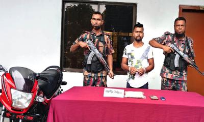 বেনাপোলে ৫০০ গ্রাম হেরোইনসহ ভারতীয় ট্রাকচালক আটক