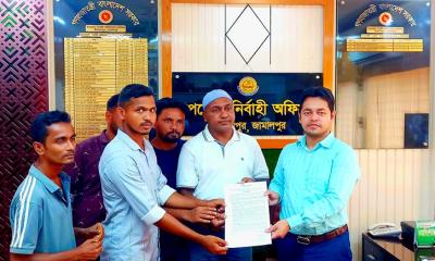 ইসলামপুরে পৌরবাসীর নাগরিক সেবা নিশ্চিত করার দাবিতে হাফিজ পাঠাগারের স্মারকলিপি