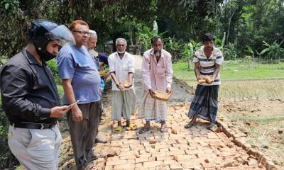 রাঙ্গুনিয়ায় রাস্তা নির্মাণে অনিয়ম করায় ইউএনওর কাছে অভিযোগ