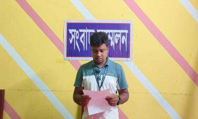 বড়াইগ্রামে ইউপি সদস্যের বিরুদ্ধে জমি দখলের অভিযোগ, প্রতিবাদে সংবাদ সম্মেলন