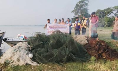 বাউফলে যৌথ অভিযানে অবৈধ জাল জব্দ