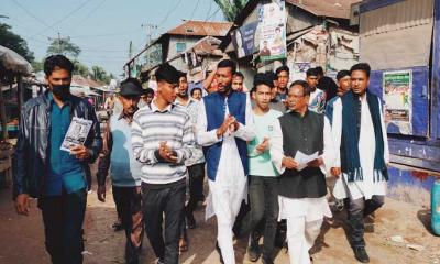 কোটালীপাড়ায় নৌকা প্রতীকে ভোট চাইলেন রবীন্দ্রনাথ বাড়ৈ