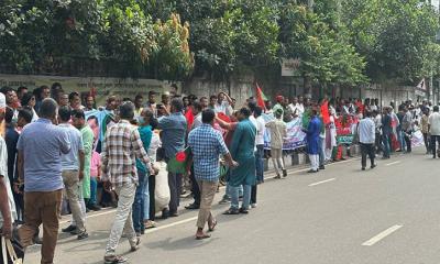 ফিরছেন খালেদা জিয়া, বিমানবন্দরে নেতাকর্মীদের ঢল