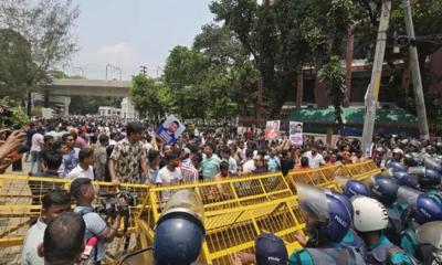 লংমার্চ টু সচিবালয় কর্মসূচিতে পুলিশের বাধায় পিছু হটলেন ইশরাক সমর্থকরা