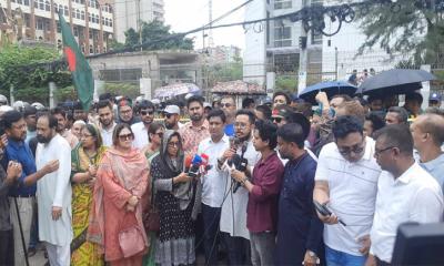 ইসি পুনর্গঠনের দাবিতে নির্বাচন ভবনের সামনে এনসিপির বিক্ষোভ