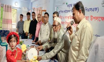 মান্দায় শিশুদের মাঝে পল্লী শিশু ফাউন্ডেশনের পুরস্কার বিতরণ