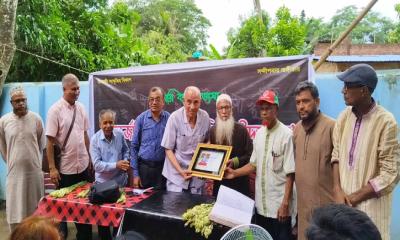 লোককলায় অনন্য অবদানের জন্য সন্দীপনার সম্মাননা পেলেন প্রখ্যাত কবিয়াল আব্দুল লতিফ