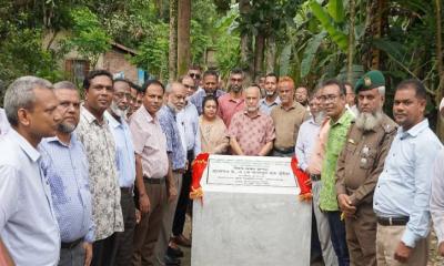 ক্লিনারদের জন্য বাকৃবিতে আধুনিক বহুতল আবাসিক ভবনের ভিত্তিপ্রস্তর স্থাপন