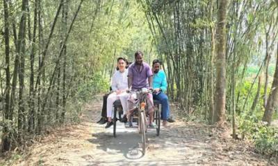 ভ্যানে করে মাঠে-ঘাটের মানুষের কাছে ছুটে গেলেন সারজিস