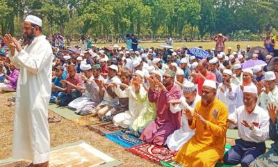 বৃষ্টি প্রার্থনায় ইবিতে ইসতিসকার নামাজ শেষে কান্নায় ভেঙে পড়েন শিক্ষক-শিক্ষার্থীরা