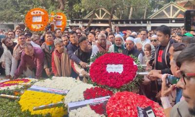 তিন হাজার নেতাকর্মীদের নিয়ে টুঙ্গিপাড়ায় বঙ্গবন্ধুর সমাধিতে এমপি সজলের শ্রদ্ধা