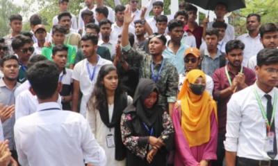 দাবি পূরণ না হলে ক্লাসে ফিরবে না: নওগাঁ পলিটেকনিক শিক্ষার্থীরা