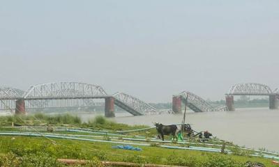 ভয়াবহ ভূমিকম্পে ভেঙে পড়ল মিয়ানমারের সেতু