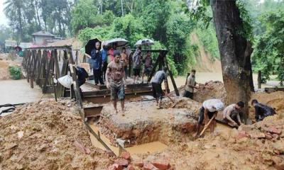 পাহাড় ধসে সাজেকের সঙ্গে সড়ক যোগাযোগ বন্ধ