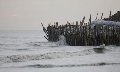 আঘাতের পর দুর্বল হয়েছে মোখা