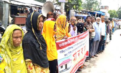 গোবিন্দগঞ্জে জমিসহ মুজিববর্ষের ঘরের দাবীতে ভূমিহীনদের মানববন্ধন