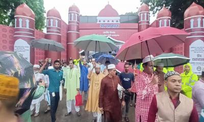 ঈদের সকালে যথারীতি বৃষ্টির বাগড়া