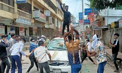 নরসিংদীতে খোকনের হাজিরা ঠেকাতে গাড়ি ভাংচুর