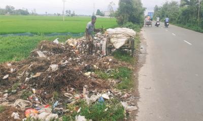 স্বাস্থ্যঝুঁকি জেনেও ভাঙ্গারিতেই সংসার চালান নাজমুল