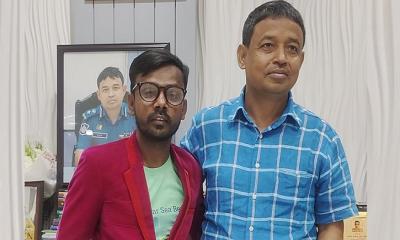 ডিবি কার্যালয়ে হিরো আলম