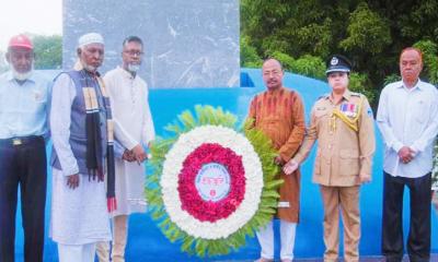 খাগড়াছড়িতে মহান স্বাধীনতা ও জাতীয় দিবসে শ্রদ্ধা নিবেদন করেন পার্বত্য প্রতিমন্ত্রী কুজেন্দ্র লাল