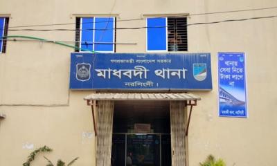 আসামি ছিনিয়ে নিতে থানায় হামলা ও ভাঙচুর