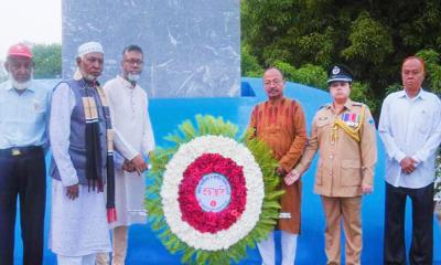 খাগড়াছড়িতে বীর শহীদদের প্রতি পার্বত্য প্রতিমন্ত্রীর শ্রদ্ধা নিবেদন