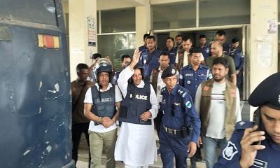 আদালতের এজলাসে হট্টগোল, ইনুর হাতকড়া খুলে দিল পুলিশ