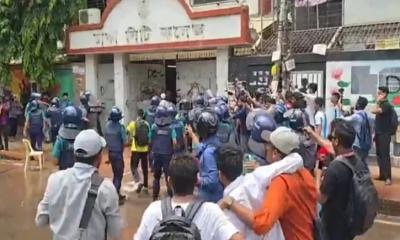 ঢাকা ও সিটি কলেজের শিক্ষার্থীদের সংঘর্ষে আহত ৫০