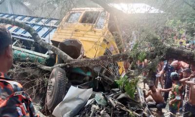 ঝালকাঠিতে ট্রাক- প্রাইভেটকার-অটোরিকশার সংঘর্ষে নিহত ১২