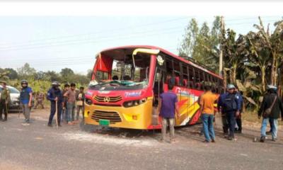 গাইবান্ধায় হরতালে বাস ট্রাক ভাঙচুর