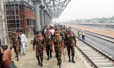 নড়াইলে রেলস্টেশন নির্মাণ কাজের অগ্রগতি পরিদর্শন করেন সেনাপ্রধান