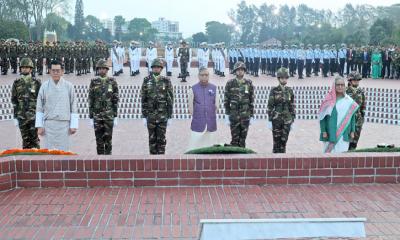 স্মৃতিসৌধে রাষ্ট্রপতি, প্রধানমন্ত্রী ও ভুটানের রাজার শ্রদ্ধা