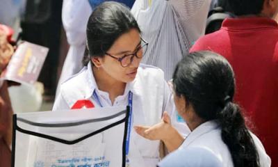 এইচএসসি পরীক্ষার্থীদের থেকে অতিরিক্ত অর্থ আদায় করলেই ব্যবস্থা