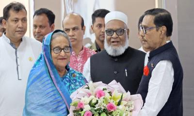 দেশে ফিরলেন প্রধানমন্ত্রী