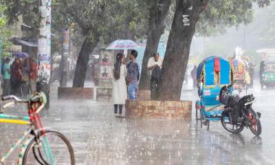 রাজধানীতে হঠাৎ প্রশান্তির বৃষ্টি