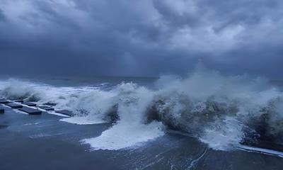 সব বন্দরে ৩ নম্বর সতর্ক সংকেত